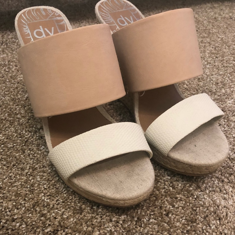 Brand New DV by Dolce Vita espadrilles sandals